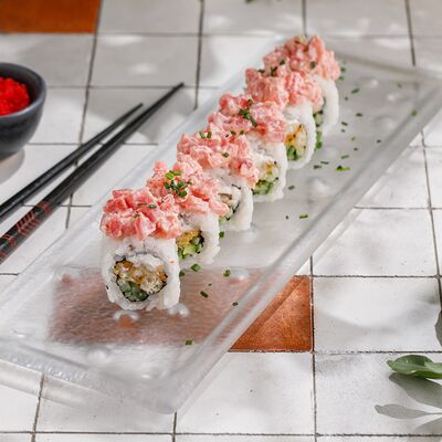 Острый ролл с тунцом и окунем в темпуре в ЛарисуВаннуХочу по цене 560
