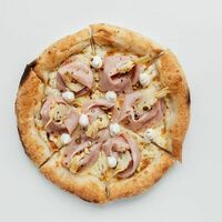 Пицца с мортаделлой и артишоками в Frankie Brooklyn Pizza