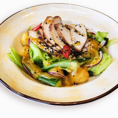 Салат с битыми огурцами в Мерано по цене 445 ₽