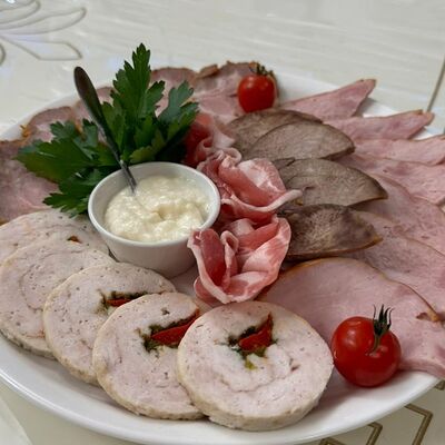 Мясная тарелка в Шашлычный дом Хинкальная по цене 798 ₽