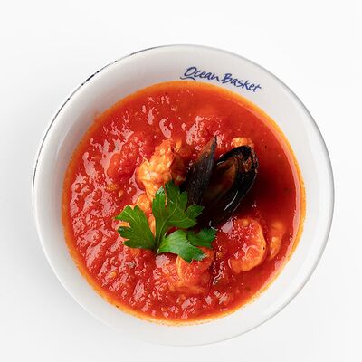 Томатный суп с морепродуктами в Ocean Basket по цене 5390 ₸