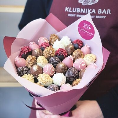 Букет из клубники в шоколаде Ассорти М в Klubnika Bar по цене 4950