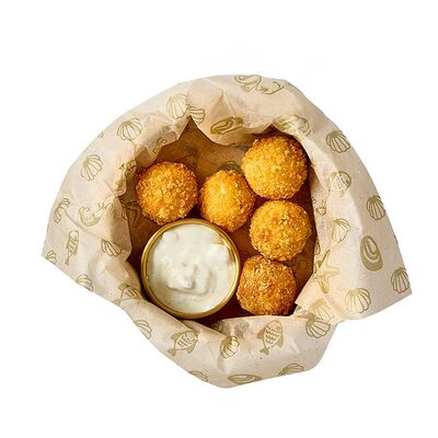 Сырные шарики с креветками в Каспийка по цене 495 ₽