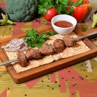 Шашлык из мякоти ягненка с соусом сацебели в АйДаБаран