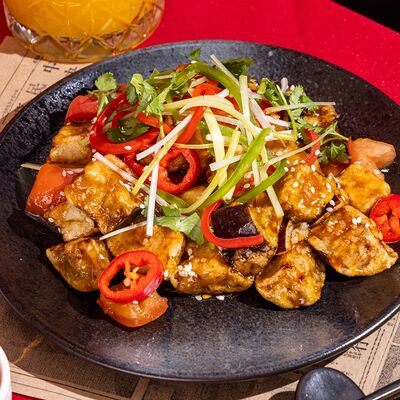 Хрустящие баклажаны с томатами в J.Z. Peking Duck по цене 1150 ₽
