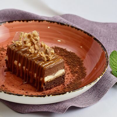 Торт Сникерс в Самое популярное кафе по цене 250