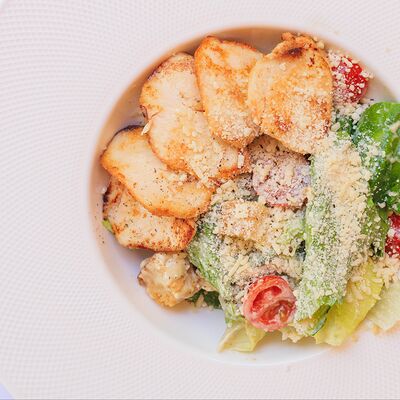 Римский салат с курицей в Osteria by Mandy's по цене 950 ₽