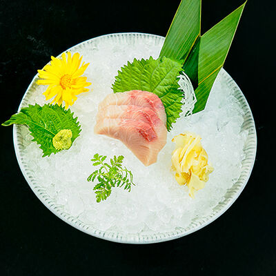 Сашими из хамачи в Mr. Lee по цене 2500 ₽