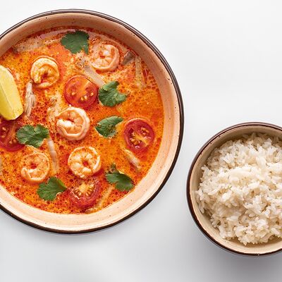 Том ям с креветкой, мидиями и кальмаром в Sole Pizza по цене 750 ₽