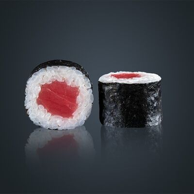 Ролл со свежим тунцом в Wok & Roll по цене 440 ₽
