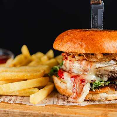 BBQ бургер в Биродром и Панчетта по цене 880 ₽