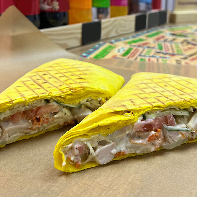 Гигант с курицей в обычном лавашев Burritos по цене 325 ₽