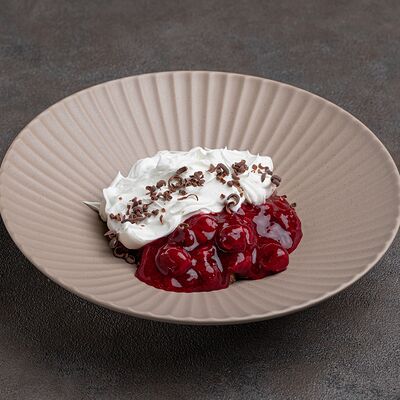 Вишня в шоколаде в МОСТ бистро по цене 570 ₽