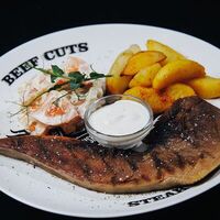 Язык с картофелем по-деревенски в Harat's Irish Pub