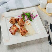 Шашлык из cвинoй шеи в Kinza