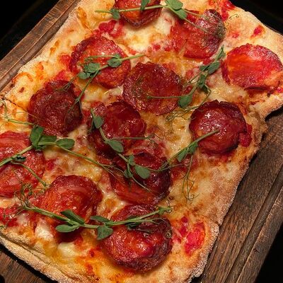 Пицца с салями пиканте 1 шт в Nook Coffee по цене 880 ₽