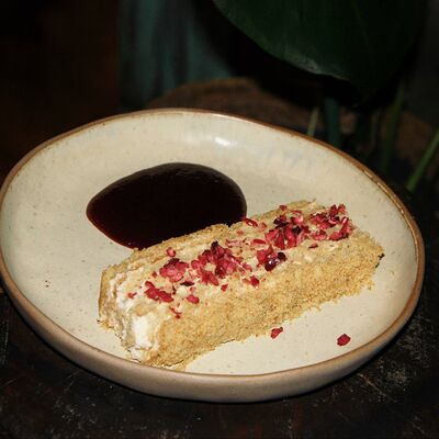 Медовик с кремом из топленой сметаны в Offshore по цене 360 ₽