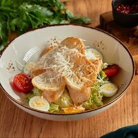 Салат Цезарь с курицей в Liman