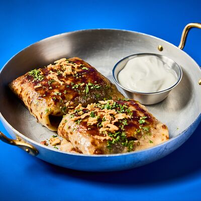 Блинчики с мясом, копченая сметана в Mates Bistro по цене 750 ₽