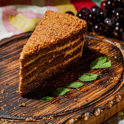 Медовик в Хачапури по цене 450 ₽