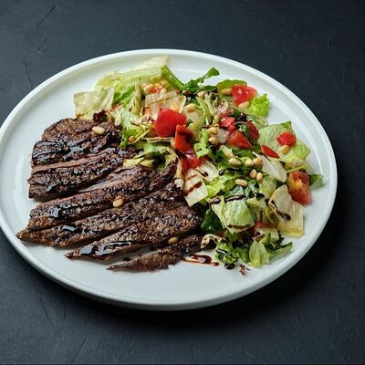 Стейк-салат в Mesto Sushi & Grill по цене 820 ₽