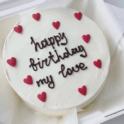 Бенто-торт Happy birthday my love (белый с сердечками) в Сладкое бюро по цене 1750 ₽