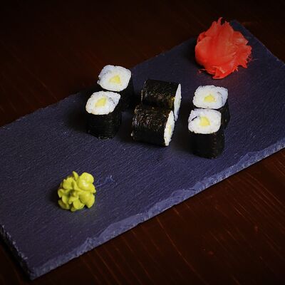 Ролл с авокадо в ПапаРони по цене 140 ₽