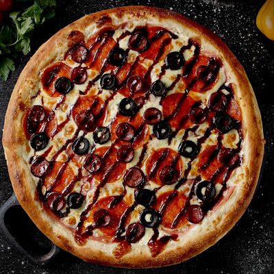 Пицца Охотничья 30 см в Hot Pizza по цене 830 ₽