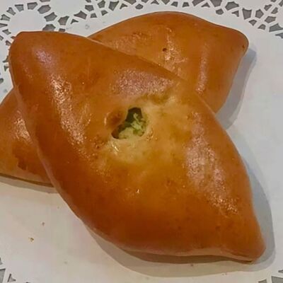 Пирожок с зеленым луком и яйцом в Настоящая пекарня по цене 85 ₽