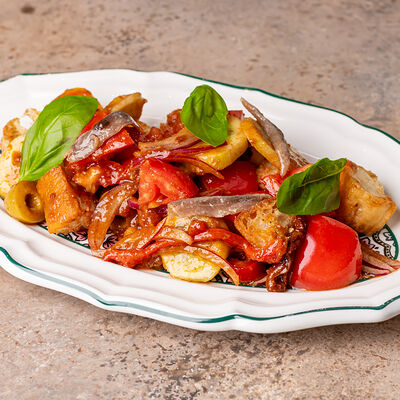 Итальянский овощной салат Панцанелла в Lili по цене 660 ₽