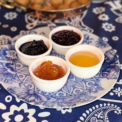 Варенье в ассортименте в Хинкали Мишлен по цене 175 ₽