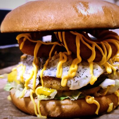 Куриный Аристократв Барин бургер по цене 550 ₽