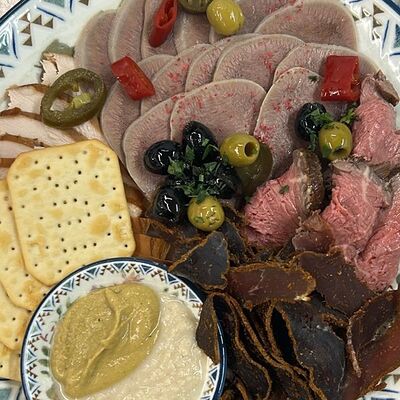 Тарелка мясных деликатесов собственного приготовления в ПолзуновЪ по цене 1600 ₽