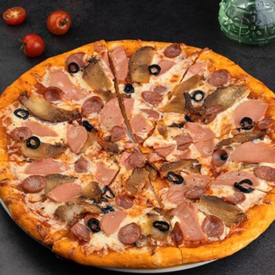 Пицца Шашлычная в Мангал мастер по цене 1200 ₽