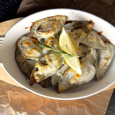 Мидии, запечённые в сливочном соусе в Капитал Grill & Beer по цене 1668 ₽