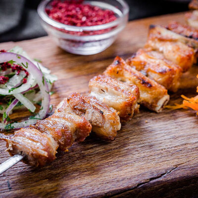 Шашлык из бараньих ребрышек в Сахара по цене 1230 ₽