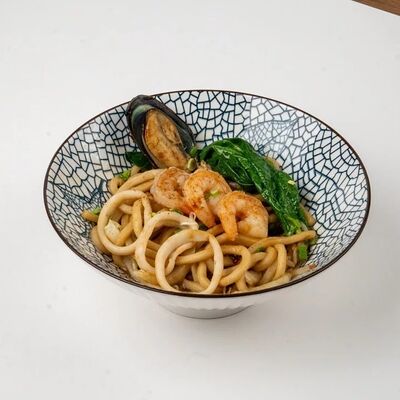Удон с морепродуктами в Pho'n'Roll по цене 750 ₽