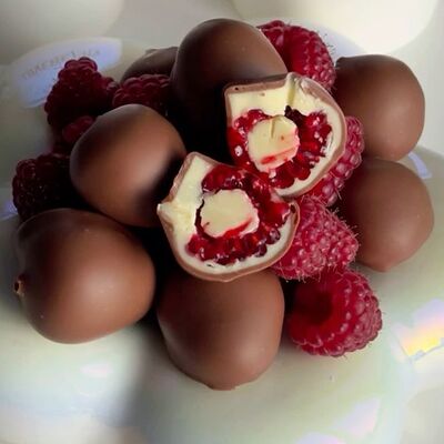 Малина в шоколадев Lovely Berry по цене 2290 ₽