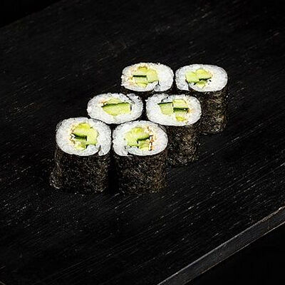 Тонкий ролл с огурцом и кунжутом в Царица Роллов по цене 168 ₽