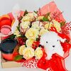 Цветочная композиция с макарунсами и мягкой игрушкойв Дарите красиво по цене 4199