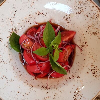 Салат Бакинские помидоры в Дюшес по цене 320