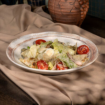 Салат Цезаридзе с курицей в Аджикинежаль по цене 620 ₽