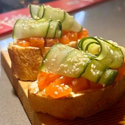 Брускетта с семгой в Red Klen по цене 18 р.