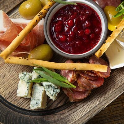 Ассорти деликатесов в Потроха по цене 919