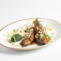 Запеченные баклажаны с пастой из белых бобов в Kitchen