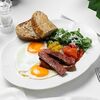 Английский завтрак с глазуньей и говяжьими колбаскамив Eclair по цене 850