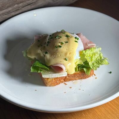 Тост-бриошь с ветчиной в Траттория для друзей по цене 280 ₽