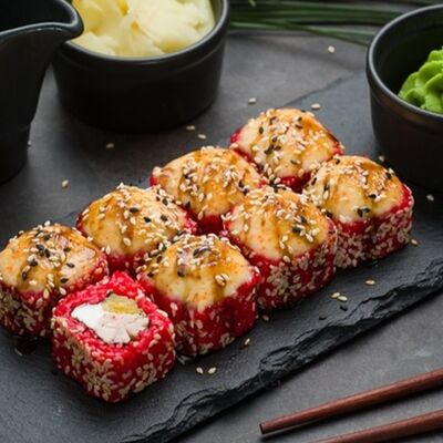 Ролл запеченный Тропическая курочка в Omakase Yoshitake Sushi по цене 790 ₽