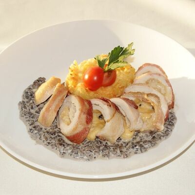 Куриная грудка Кордон блю в Каравелла по цене 410 ₽