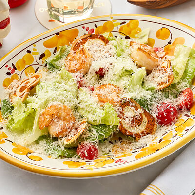 Цезарь с теплыми креветками в Osteria Dolce по цене 910 ₽